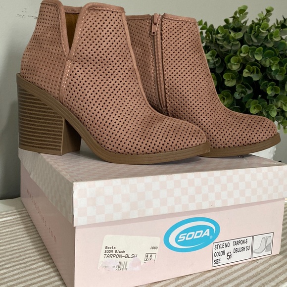 Soda Shoes - Blush Pink Heel Booties NIB 5.5
